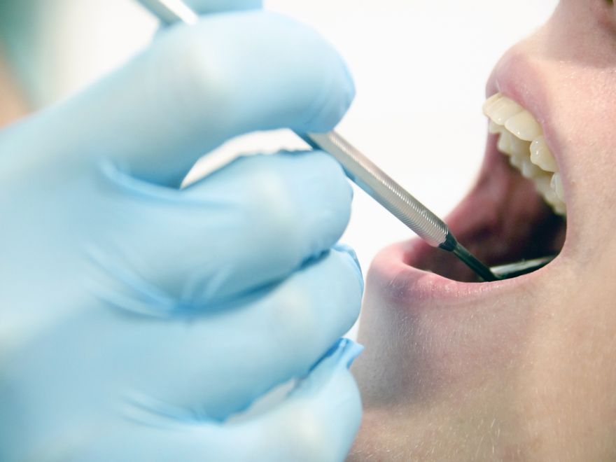 口臭を防ぐには定期的な歯科検診が大切