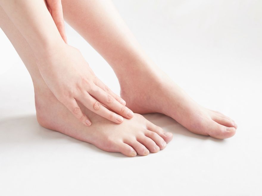 足爪の垢や汚れを落として清潔にする方法